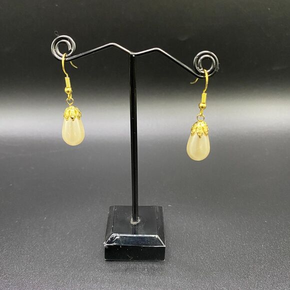 Earrings White Faux Pearl Gold Tone - Picture 1 of 2